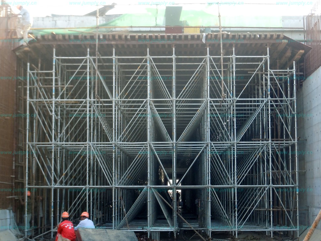 “承插型盤扣式腳手架，搭建好助手，效率有保障”